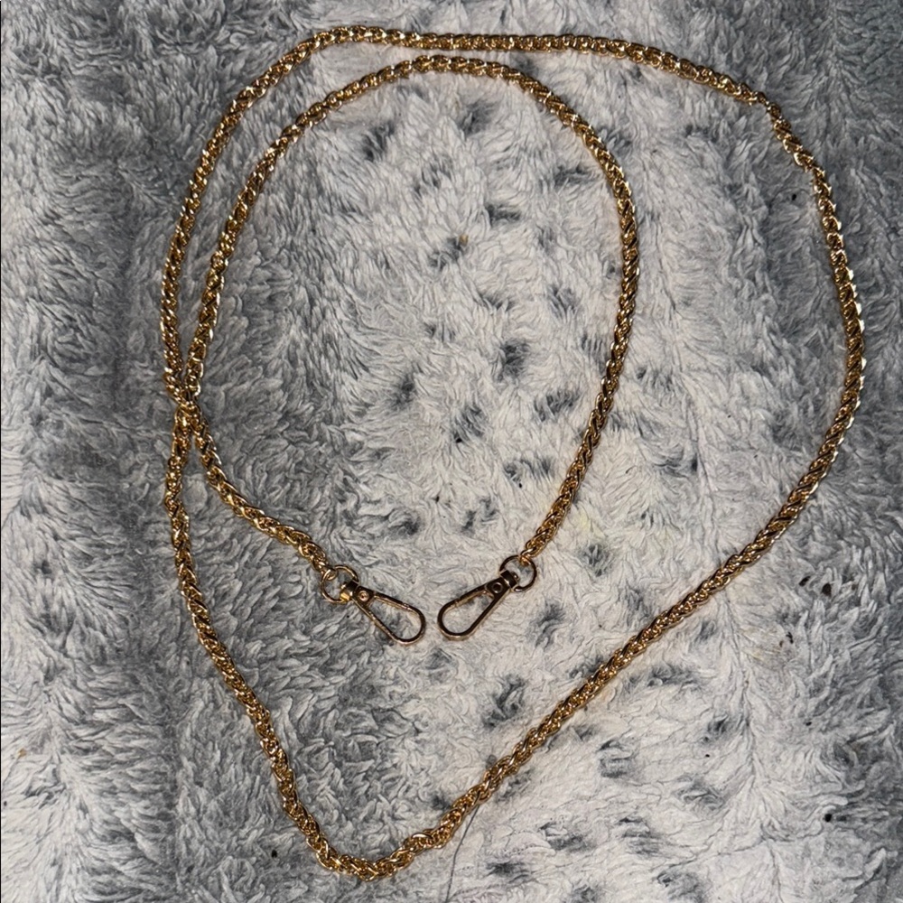 Brand new Gold Chain Crossbody detachable straps! Can be added to purse/wallet!